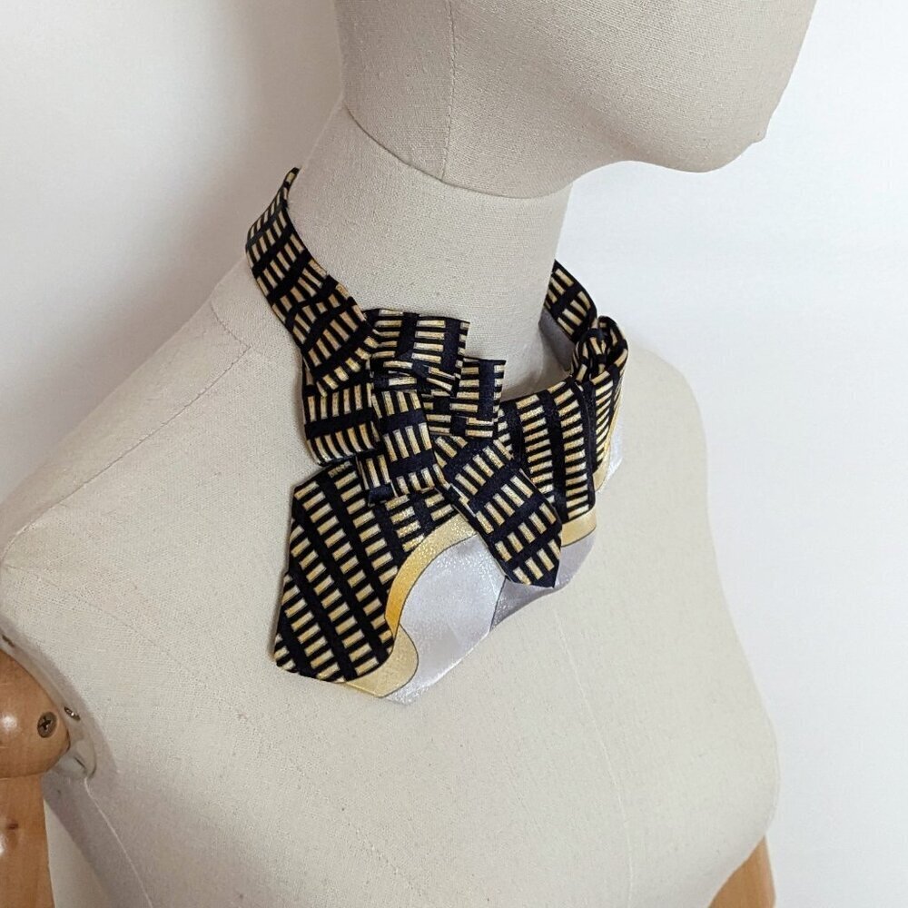 NWT Ogsplosh Women's Ascot Scarf Abstract Print Size Short - Picture 4 of 7